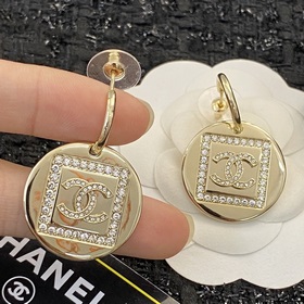 Код E2015 0257825 Популярные серьги Chanel в наличии  CHANEL сер