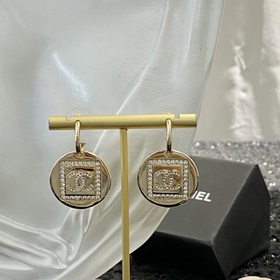 Код E2015 0257825 Популярные серьги Chanel в наличии  CHANEL сер