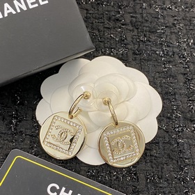 Код E2015 0257825 Популярные серьги Chanel в наличии  CHANEL сер