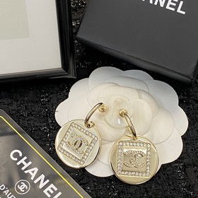 Код E2015 0257825 Популярные серьги Chanel в наличии  CHANEL сер