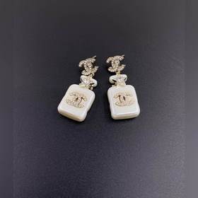 Новейшие серьги Chanel в форме флакона духов с пятиконечной звезд