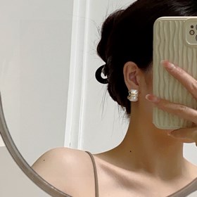 Chanel Высококачественные новые серьги Chanel из официального ма