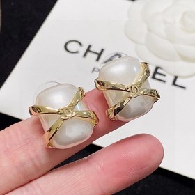 Chanel Высококачественные новые серьги Chanel из официального ма