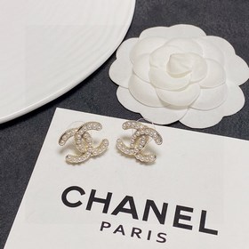 Новые серьги Chanel с двойным C и жемчужинами. Эти серьги действи