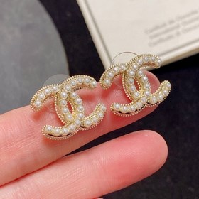 Новые серьги Chanel с двойным C и жемчужинами. Эти серьги действи
