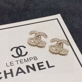 Новые серьги Chanel с двойным C и жемчужинами. Эти серьги действи