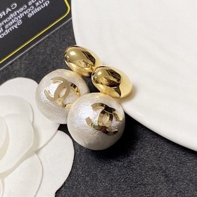 Официальный сайт продает популярные модели. Новая версия Chanel с