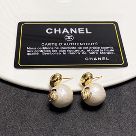 Официальный сайт продает популярные модели. Новая версия Chanel с