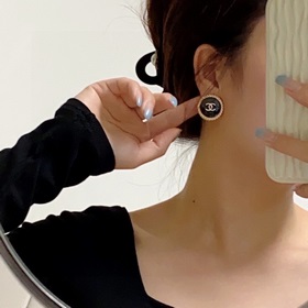 Серьги-клипсы CHANEl в стиле «маленький аромат» не требуют прокол