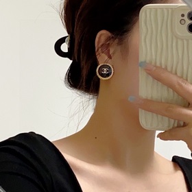 Серьги-клипсы CHANEl в стиле «маленький аромат» не требуют прокол