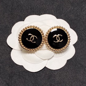 Серьги-клипсы CHANEl в стиле «маленький аромат» не требуют прокол