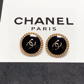 Серьги-клипсы CHANEl в стиле «маленький аромат» не требуют прокол