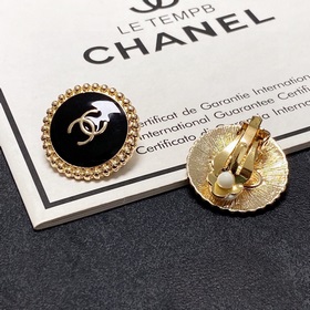 Серьги-клипсы CHANEl в стиле «маленький аромат» не требуют прокол