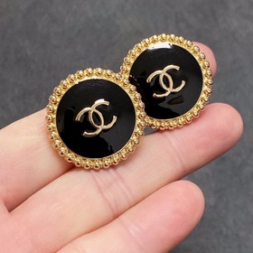 Серьги-клипсы CHANEl в стиле «маленький аромат» не требуют прокол