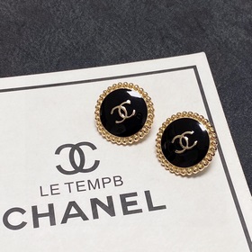 Серьги-клипсы CHANEl в стиле «маленький аромат» не требуют прокол