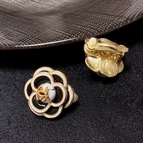 Серьги-клипсы CHANEl в стиле «маленький аромат» не требуют прокол