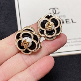 Серьги-клипсы CHANEl в стиле «маленький аромат» не требуют прокол