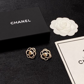 Серьги-клипсы CHANEl в стиле «маленький аромат» не требуют прокол