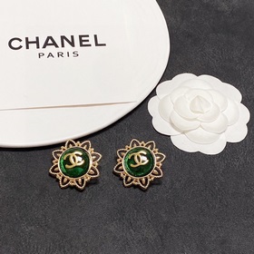 Серьги-клипсы CHANEl в стиле «маленький аромат» не требуют прокол