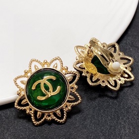 Серьги-клипсы CHANEl в стиле «маленький аромат» не требуют прокол