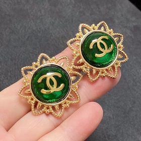 Серьги-клипсы CHANEl в стиле «маленький аромат» не требуют прокол