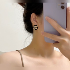 Новинка 2023 года [Chanel] Абрикосовый, черный с жемчужинами. Луч