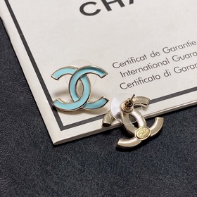 Новинка от CHANEL. Индивидуальные модные серьги-гвоздики Tiffany 