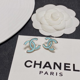 Новинка от CHANEL. Индивидуальные модные серьги-гвоздики Tiffany 