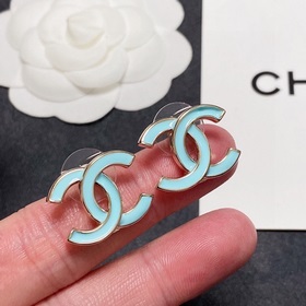 Новинка от CHANEL. Индивидуальные модные серьги-гвоздики Tiffany 