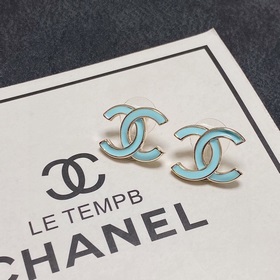 Новинка от CHANEL. Индивидуальные модные серьги-гвоздики Tiffany 