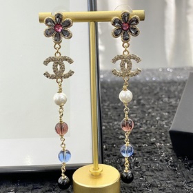 [Chanel] Популярные серьги-гвоздики Chanel в новом исполнении. Ор