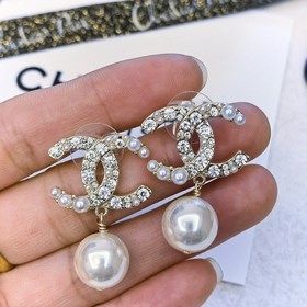 188033 Официальный сайт Chanel предлагает популярные модели. Толь