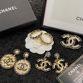 [Chanel] Классическая популярная модель Chanel Серьги Chanel, не