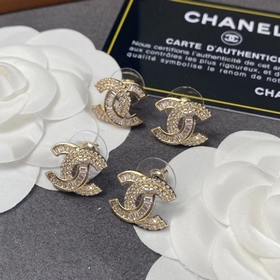 1880130 Официальный сайт Chanel предлагает популярные модели. Нов