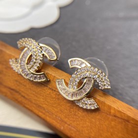 1880130 Официальный сайт Chanel предлагает популярные модели. Нов