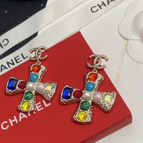 Жемчужные серьги-гвоздики Chanel с крестом из стразов Swarovski и