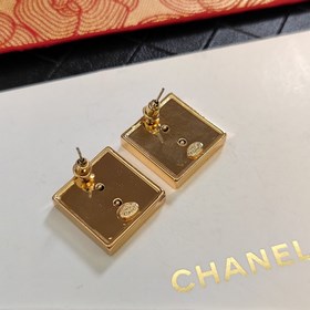 1880140  Популярный товар Chanel, аналогичный модели для госпожи
