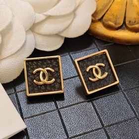 1880140  Популярный товар Chanel, аналогичный модели для госпожи