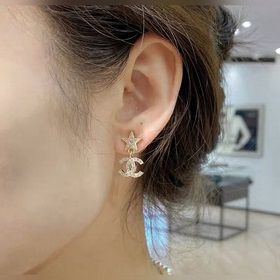 Новейшие серьги Chanel в форме пятиконечной звезды, изготовленные