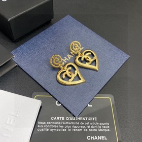 Chanel Серьги-гвоздики сердечком и двойным C из серебра