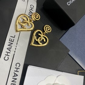 Chanel Серьги-гвоздики сердечком и двойным C из серебра