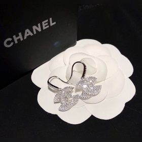 xx150 6 Маленькие серьги Chanel с квадратными бриллиантами, высо