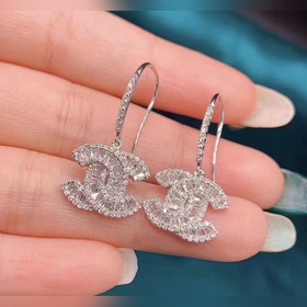 xx150 6 Маленькие серьги Chanel с квадратными бриллиантами, высо