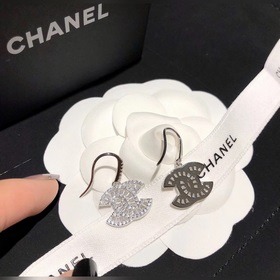 xx150 6 Маленькие серьги Chanel с квадратными бриллиантами, высо