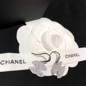 xx150 6 Маленькие серьги Chanel с квадратными бриллиантами, высо