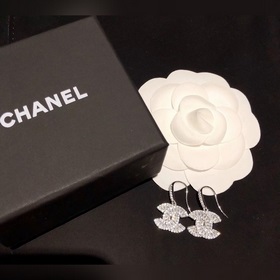 xx150 6 Маленькие серьги Chanel с квадратными бриллиантами, высо