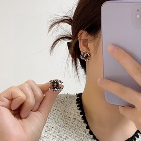 Chanel Буквы Chanel «CC» с жемчугом и бриллиантами в сочетании с