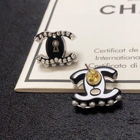 Chanel Буквы Chanel «CC» с жемчугом и бриллиантами в сочетании с 