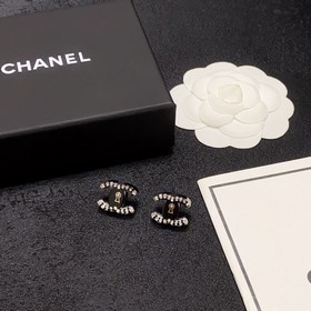 Chanel Буквы Chanel «CC» с жемчугом и бриллиантами в сочетании с 