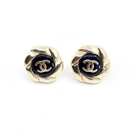 Новые серьги Chanel с черными серьгами из латуни